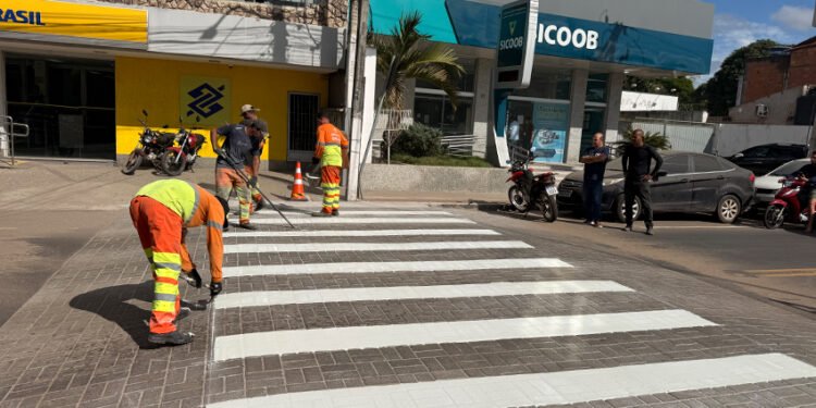 Avenida Principal de SFI recebe sinalização viária com novas faixas de pedestres