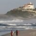 CAPITAL ESTADUAL DO SURFE: ONDAS QUE MOVIMENTAM QUASE R$180 MILHÕES NA ECONOMIA DE SAQUAREMA