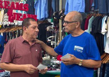 Ação do Fundecam orienta comerciantes sobre acesso ao microcrédito municipal