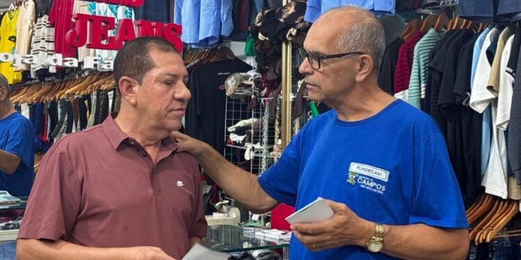 Ação do Fundecam orienta comerciantes sobre acesso ao microcrédito municipal