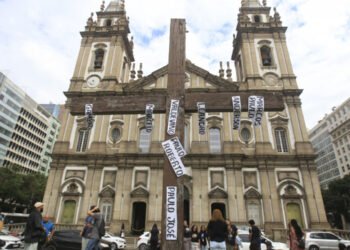Ato relembra 33 anos da Chacina da Candelária no Centro do Rio