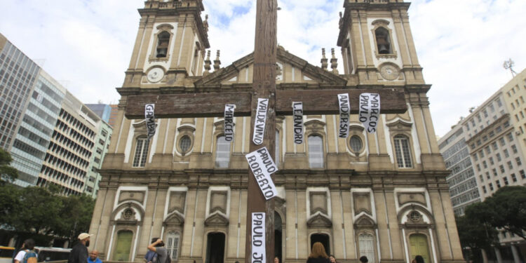 Ato relembra 33 anos da Chacina da Candelária no Centro do Rio