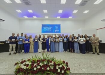 Câmara de São João da Barra homenageia professores com Prêmio de Honra ao Mérito