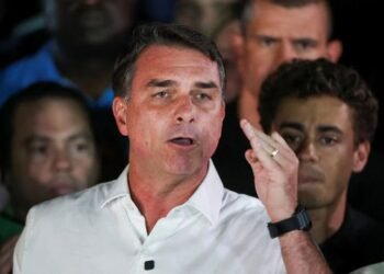 Lula vence e Flávio Bolsonaro se revolta com rsultado